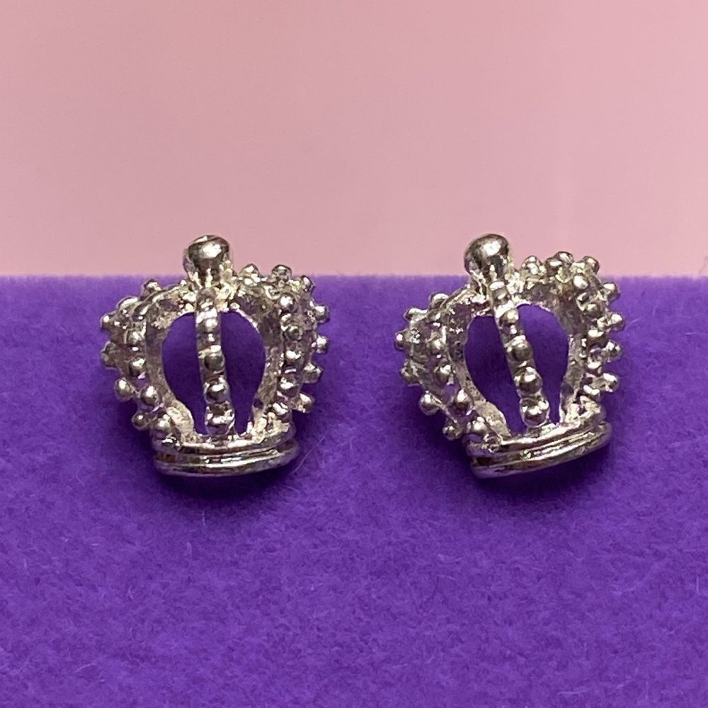 💛 Classic Silver Tone Crown Earrings - Picture 2 of 4